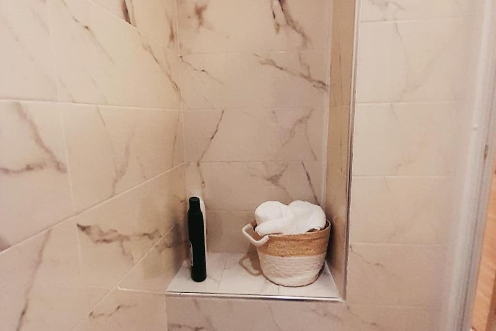 Charming 1br In Center